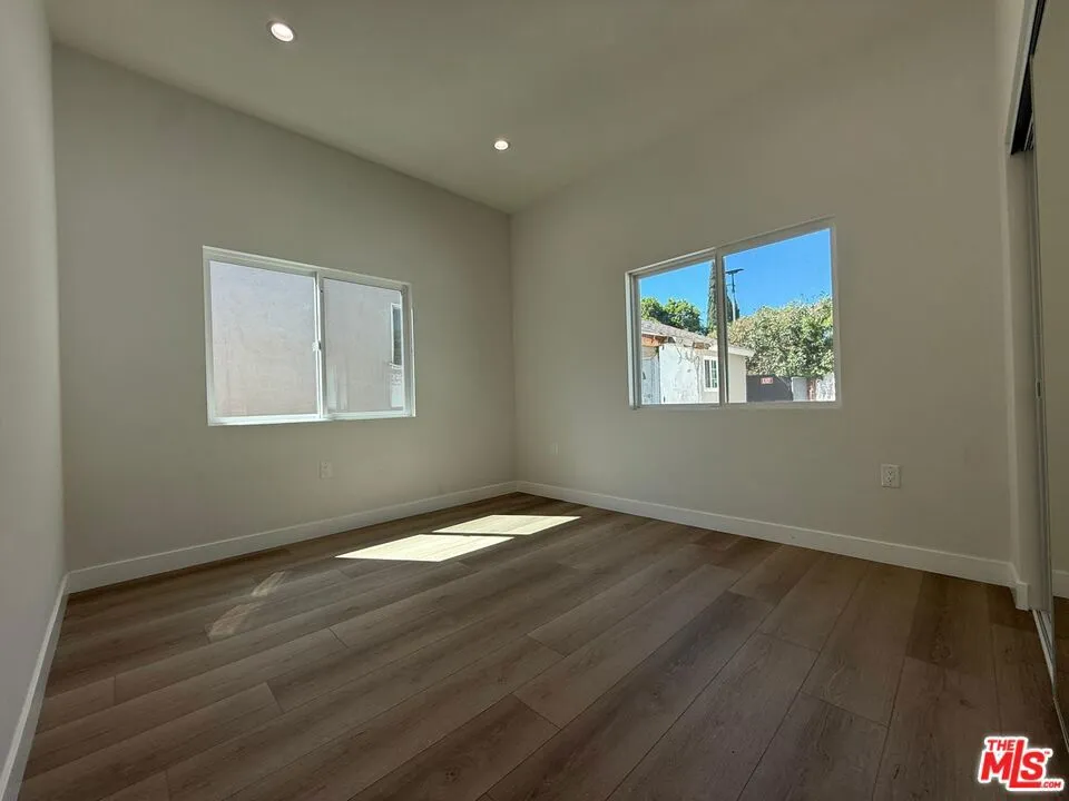 15830 Blackhawk Street Los Angeles, CA 91344