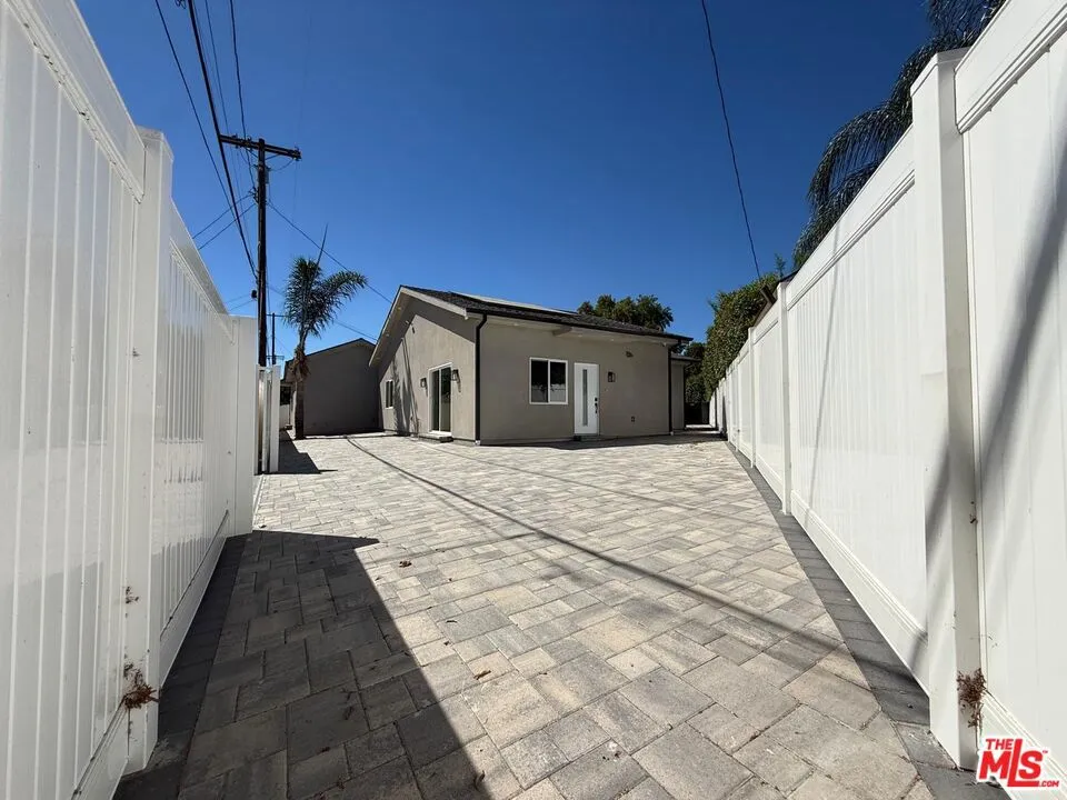 15830 Blackhawk Street Los Angeles, CA 91344