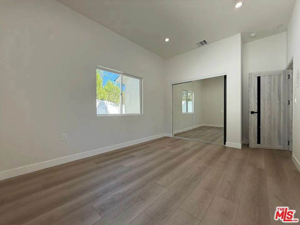 15830 Blackhawk Street Los Angeles, CA 91344