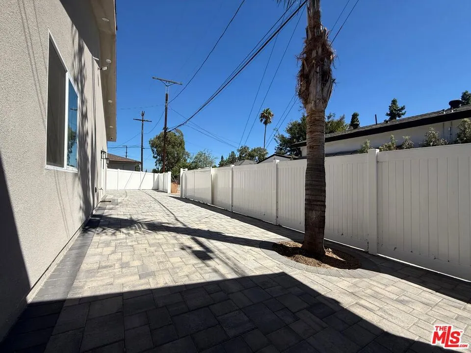15830 Blackhawk Street Los Angeles, CA 91344