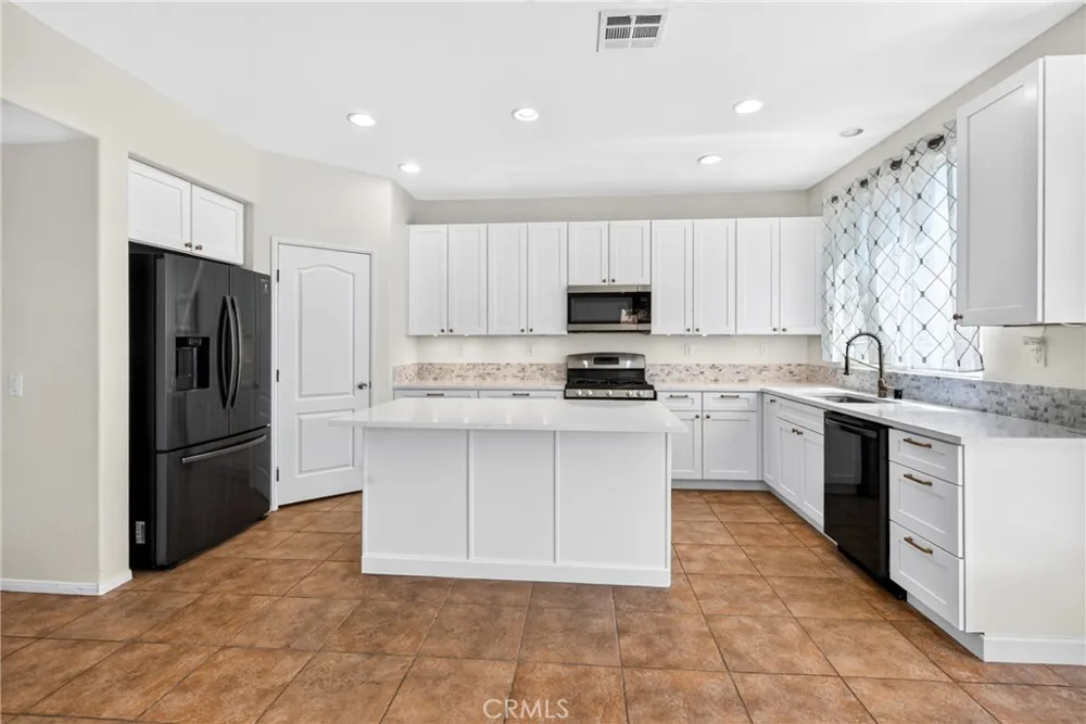 1205 Strand Perris, CA 92571