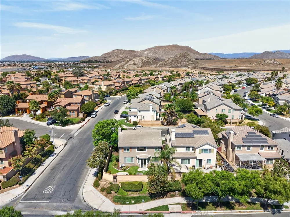 1205 Strand Perris, CA 92571