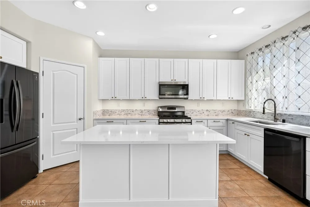 1205 Strand Perris, CA 92571