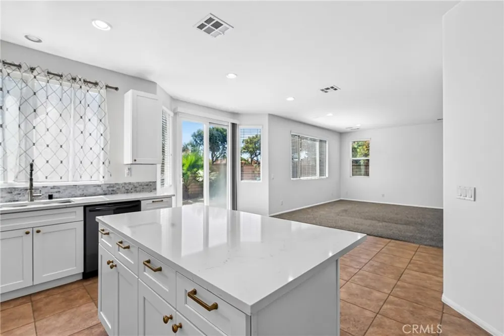 1205 Strand Perris, CA 92571
