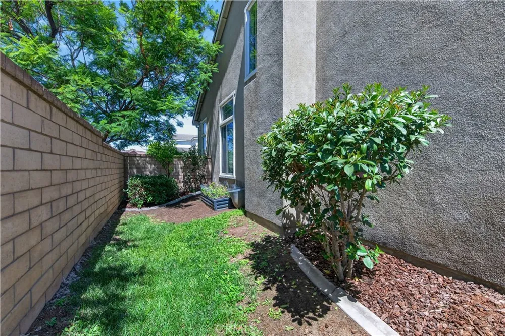 1205 Strand Perris, CA 92571