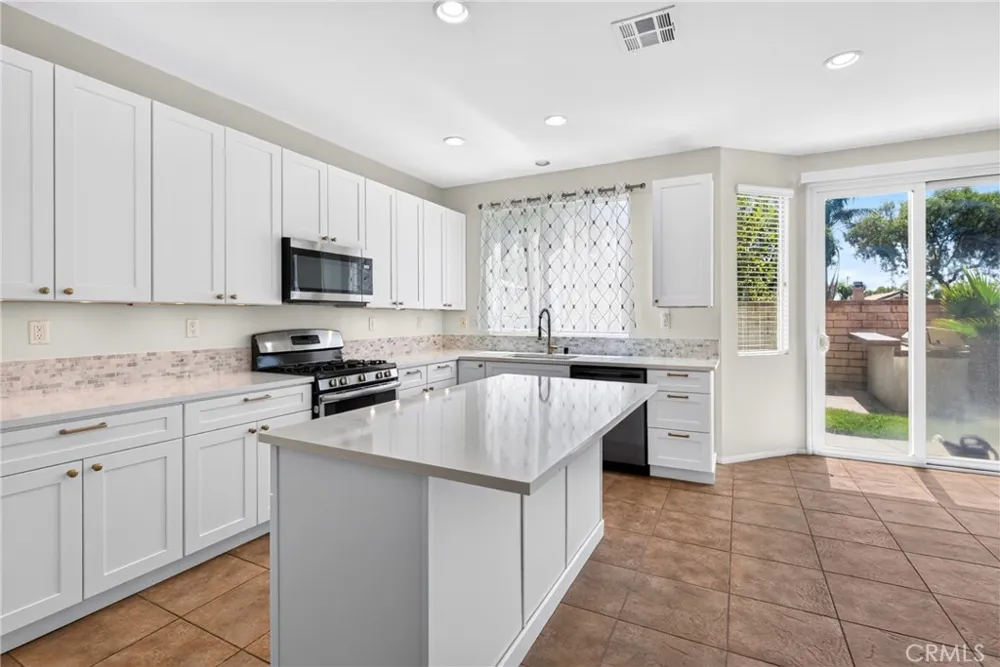 1205 Strand Perris, CA 92571