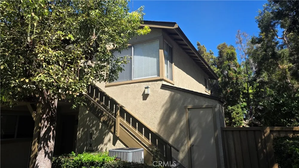 136 Clearbrook #16 Irvine, CA 92614