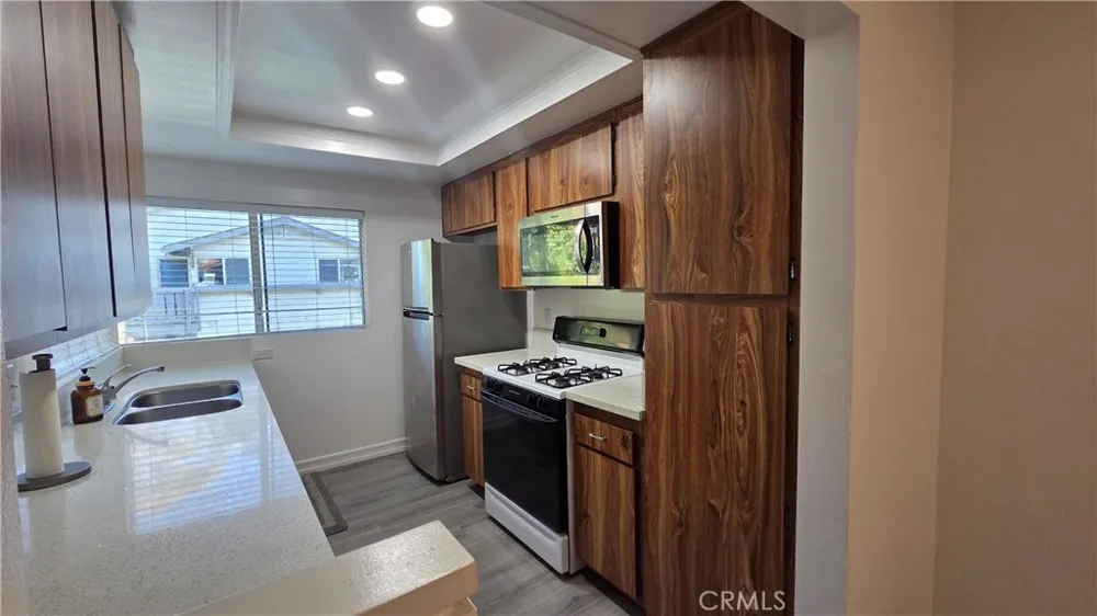 136 Clearbrook #16 Irvine, CA 92614