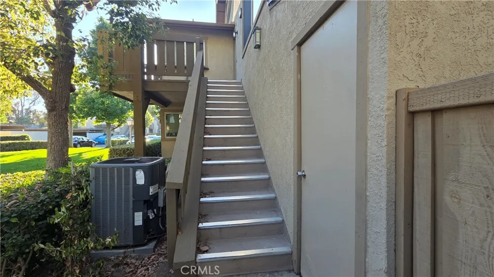 136 Clearbrook #16 Irvine, CA 92614