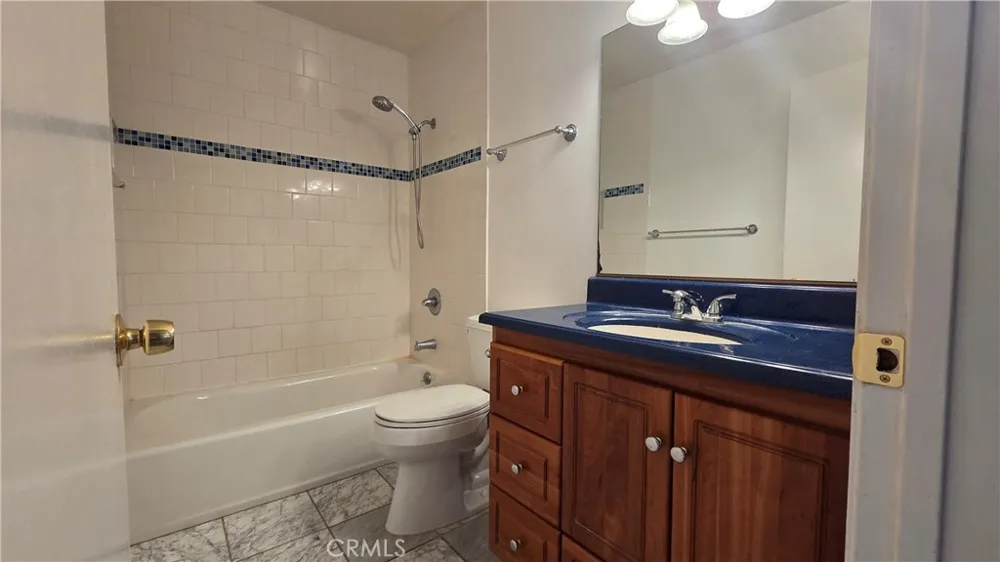 136 Clearbrook #16 Irvine, CA 92614