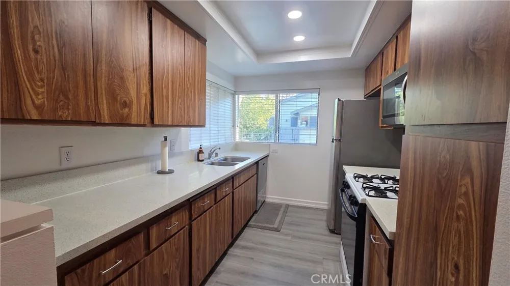 136 Clearbrook #16 Irvine, CA 92614