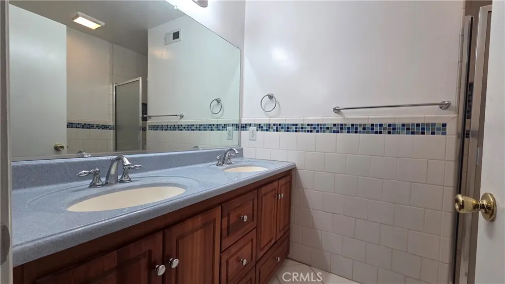 136 Clearbrook #16 Irvine, CA 92614