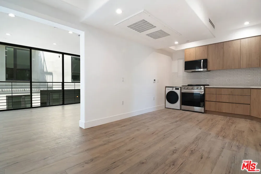 1236 Fairfax Avenue #8 West Hollywood, CA 90046