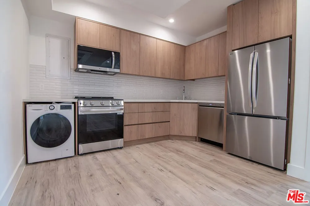 1236 Fairfax Avenue #8 West Hollywood, CA 90046