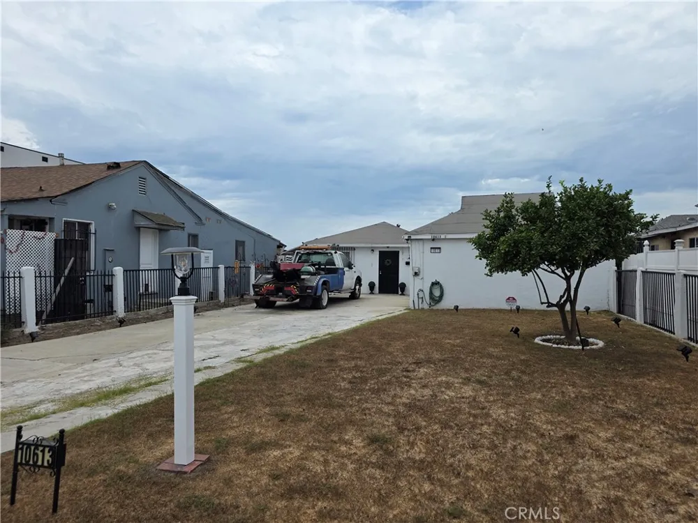 10613 S Felton Avenue Inglewood, CA 90304