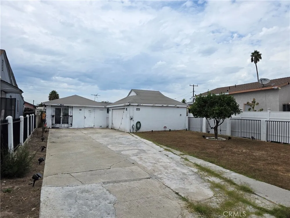 10613 S Felton Avenue Inglewood, CA 90304
