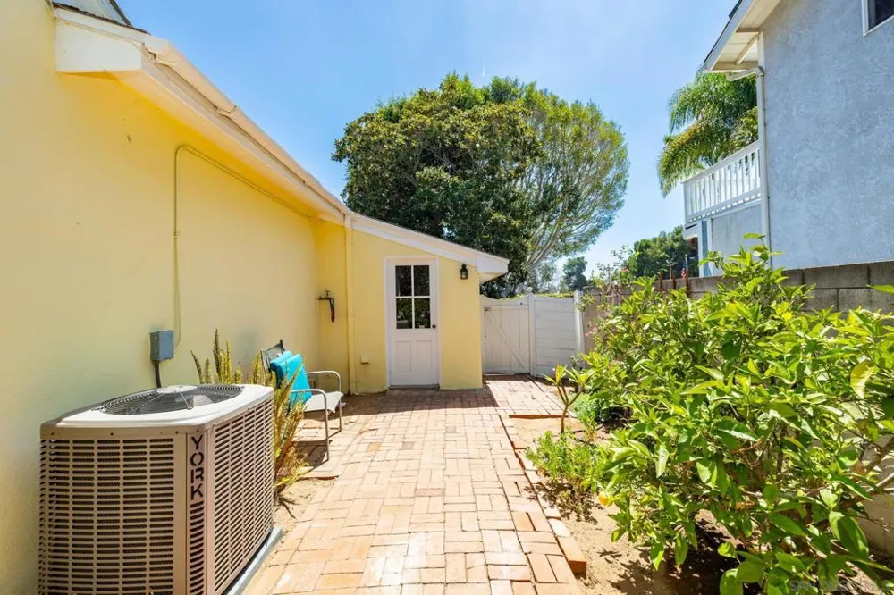 1780 Magnolia Ave Carlsbad, CA 92008