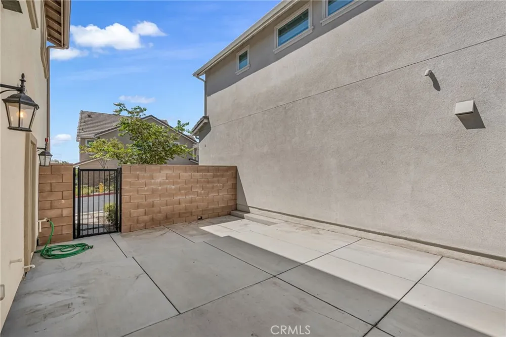13832 Gazania Lane Fontana, CA 92336