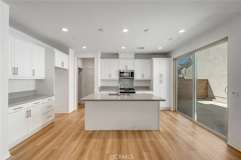 13832 Gazania Lane Fontana, CA 92336