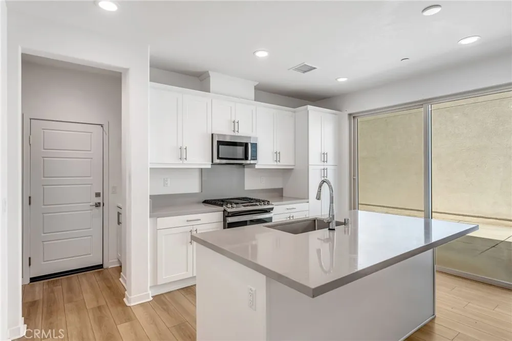 13832 Gazania Lane Fontana, CA 92336