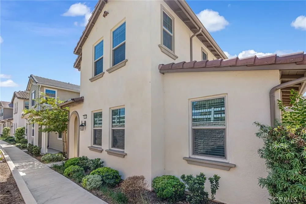 13832 Gazania Lane Fontana, CA 92336