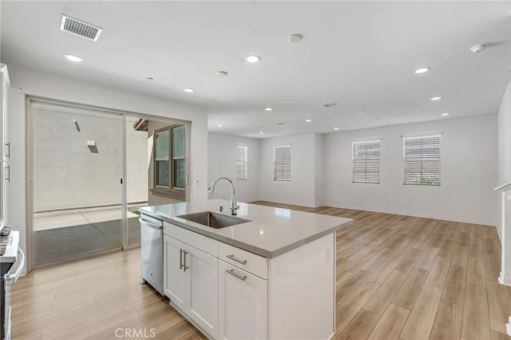 13832 Gazania Lane Fontana, CA 92336