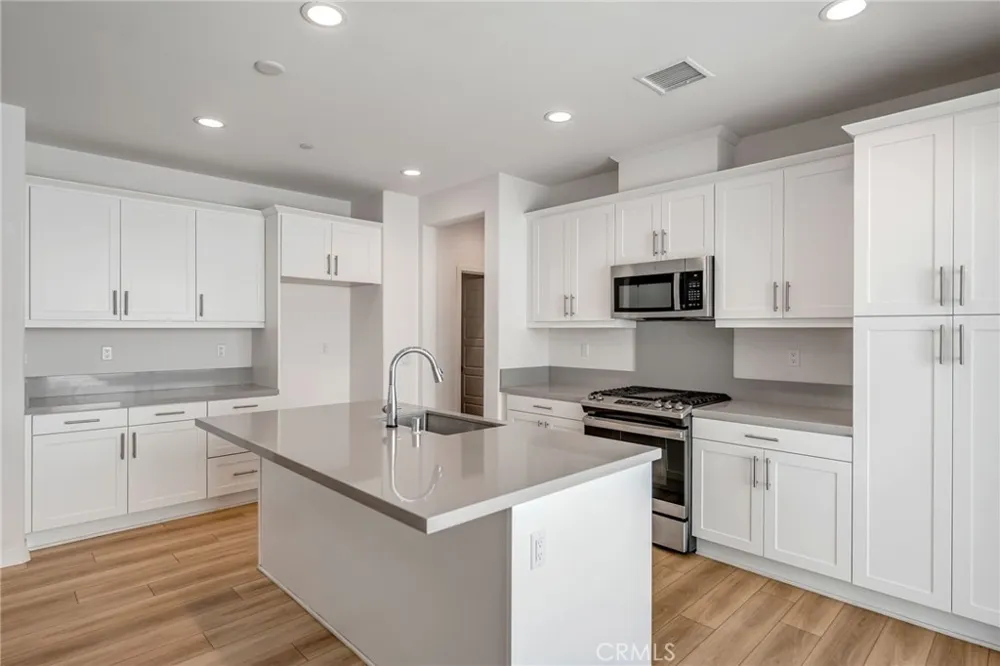 13832 Gazania Lane Fontana, CA 92336