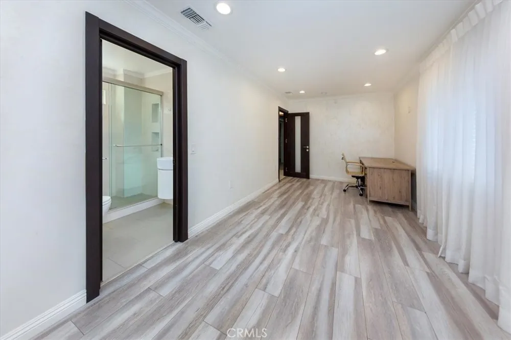 8126 Matilija Panorama City, CA 91402