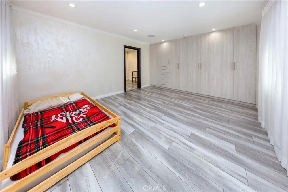 8126 Matilija Panorama City, CA 91402
