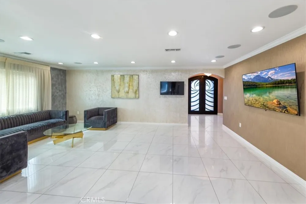 8126 Matilija Panorama City, CA 91402