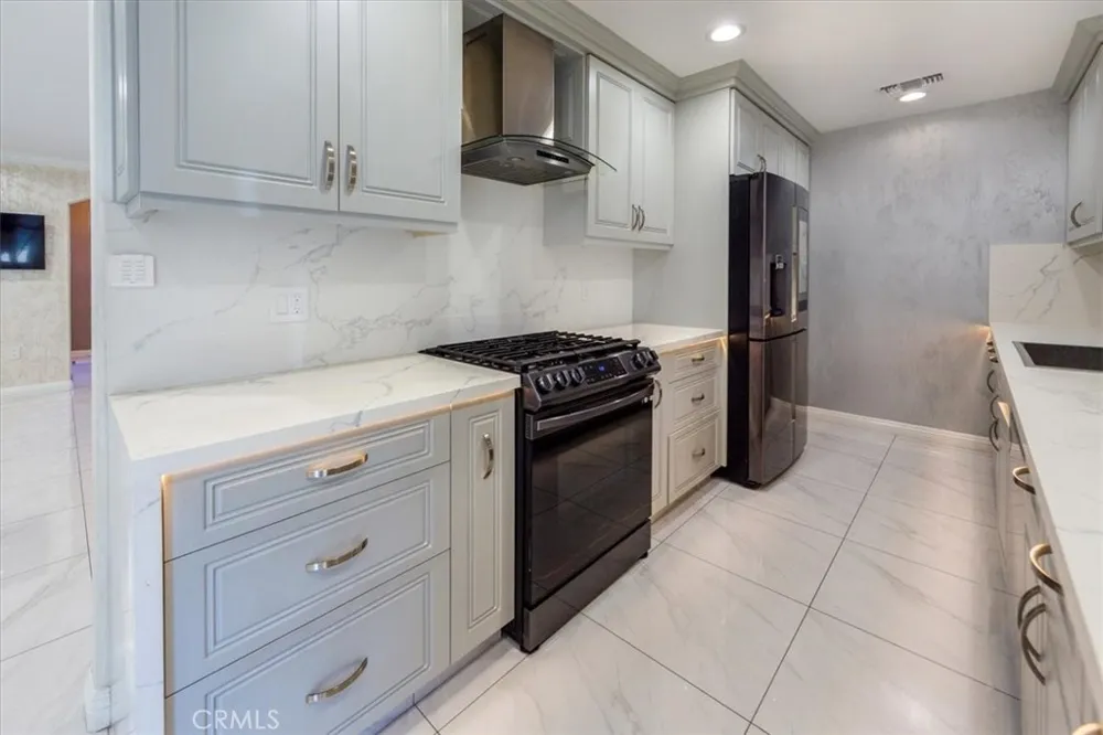 8126 Matilija Panorama City, CA 91402