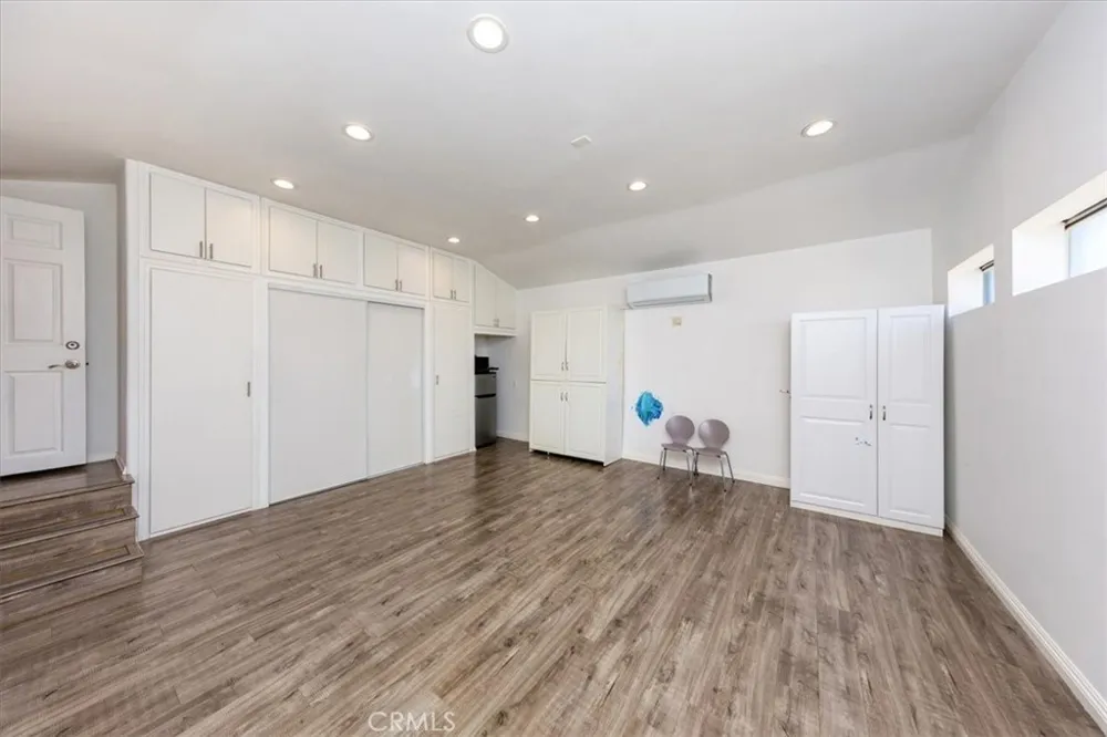 8126 Matilija Panorama City, CA 91402
