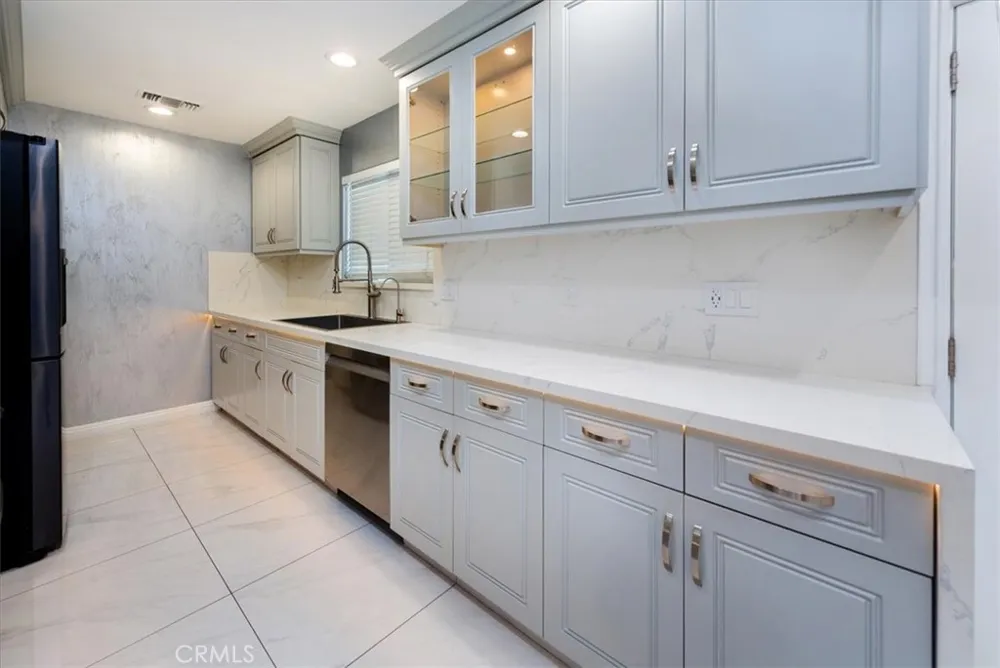 8126 Matilija Panorama City, CA 91402