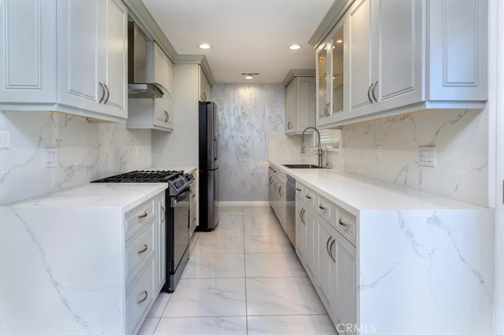 8126 Matilija Panorama City, CA 91402