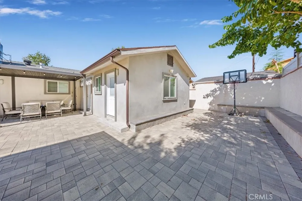 8126 Matilija Panorama City, CA 91402