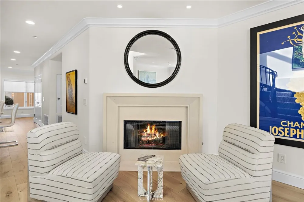 302 Carnation Avenue Newport Beach, CA 92625