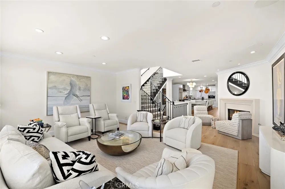 302 Carnation Avenue Newport Beach, CA 92625