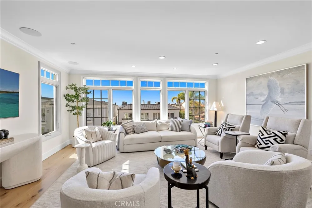 302 Carnation Avenue Newport Beach, CA 92625