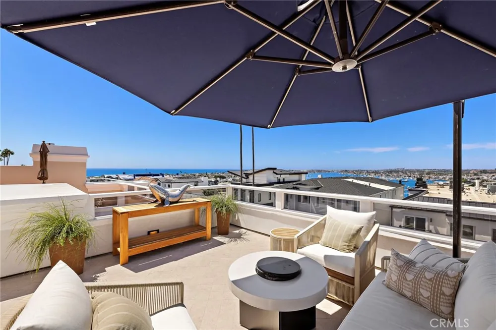 302 Carnation Avenue Newport Beach, CA 92625