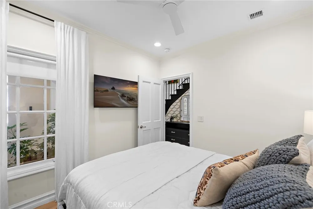 302 Carnation Avenue Newport Beach, CA 92625