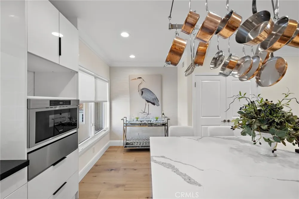 302 Carnation Avenue Newport Beach, CA 92625