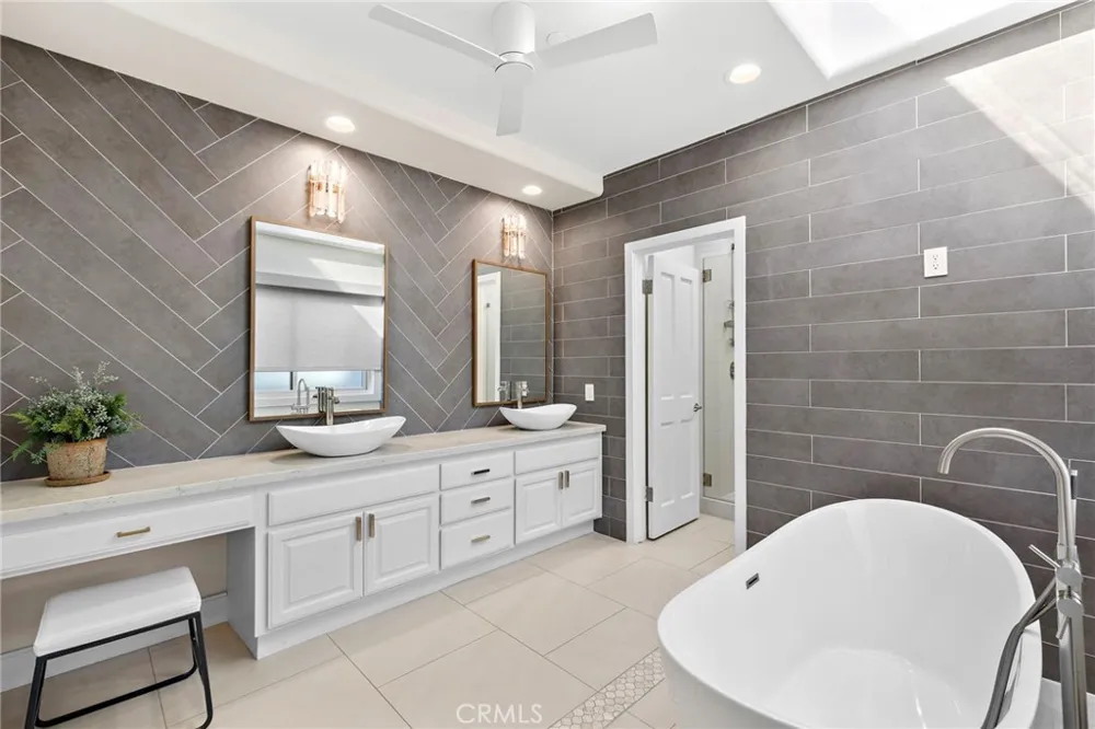 302 Carnation Avenue Newport Beach, CA 92625