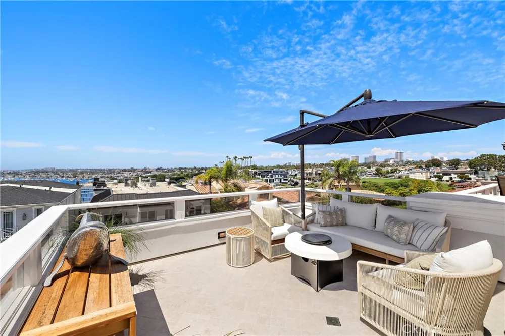 302 Carnation Avenue Newport Beach, CA 92625