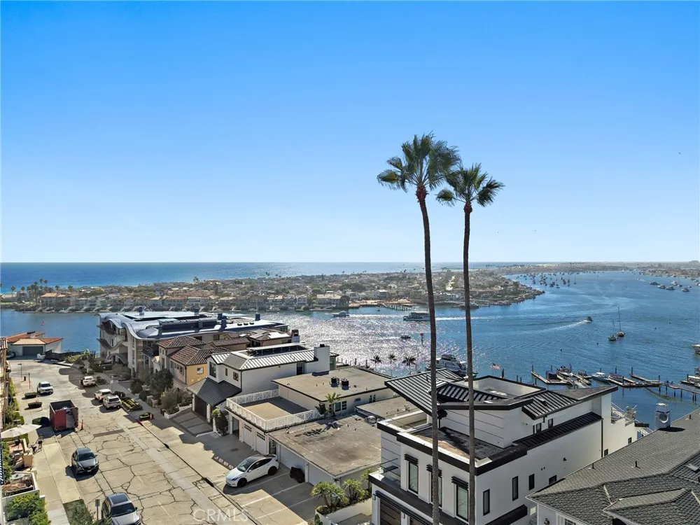 302 Carnation Avenue Newport Beach, CA 92625