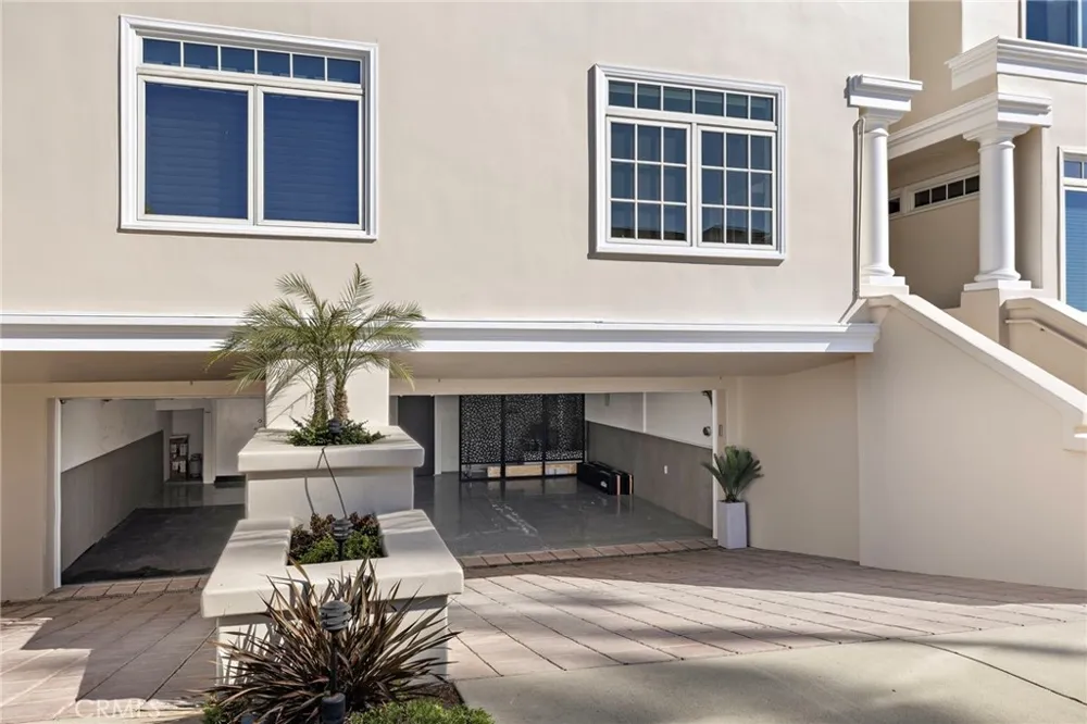302 Carnation Avenue Newport Beach, CA 92625