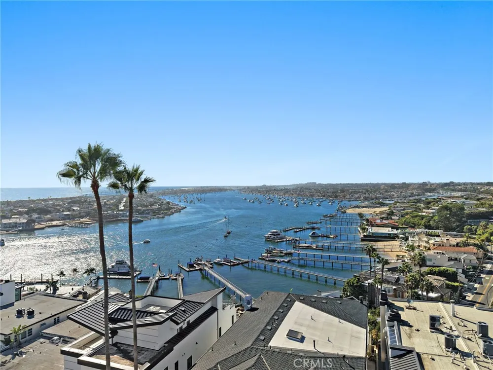 302 Carnation Avenue Newport Beach, CA 92625