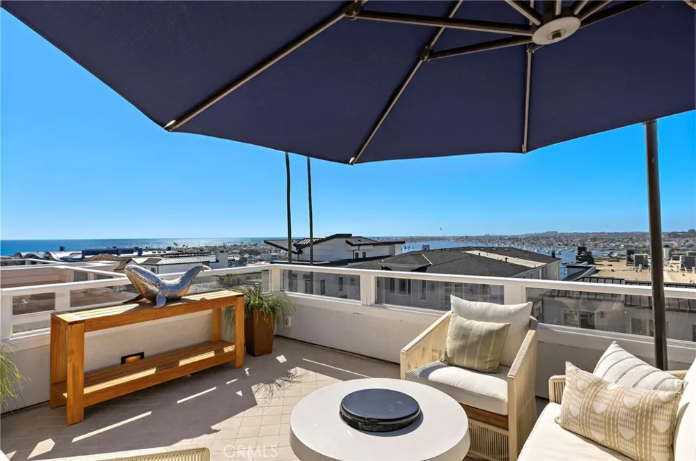 302 Carnation Avenue Newport Beach, CA 92625
