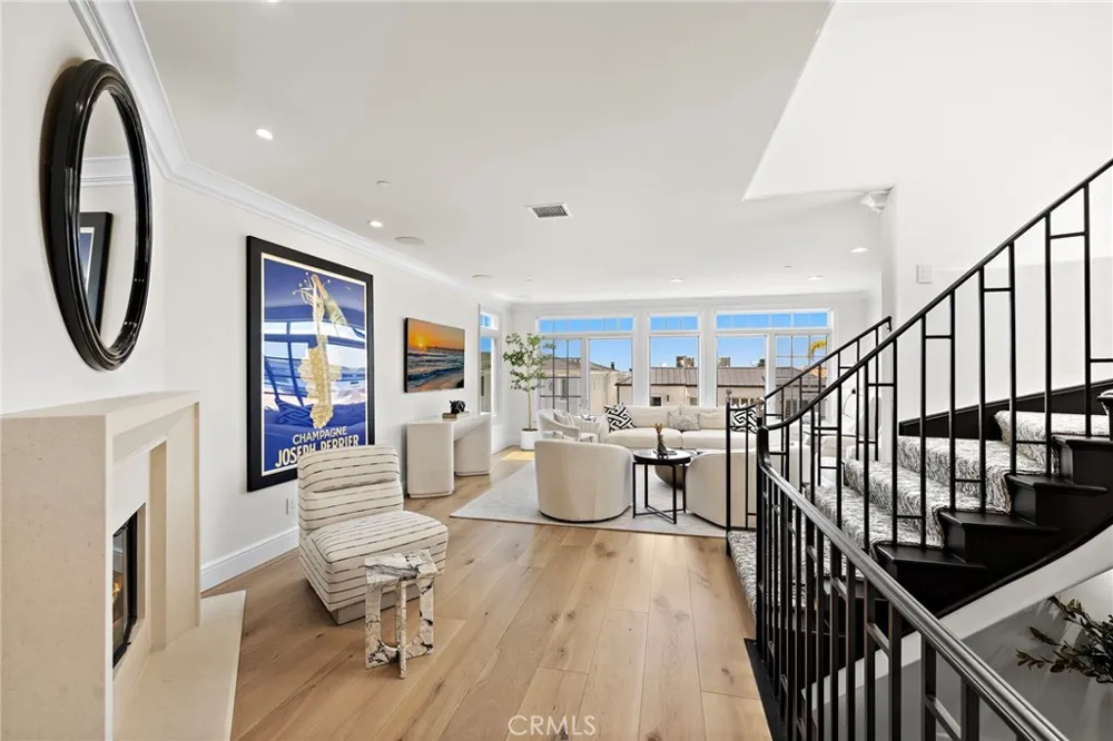 302 Carnation Avenue Newport Beach, CA 92625