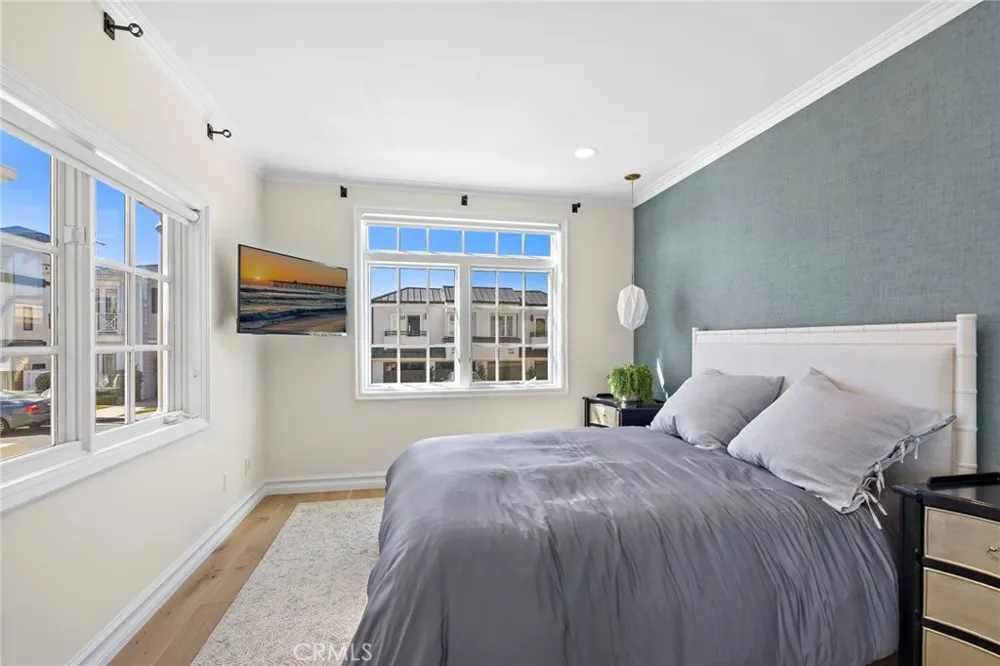 302 Carnation Avenue Newport Beach, CA 92625