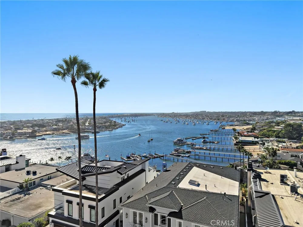 302 Carnation Avenue Newport Beach, CA 92625